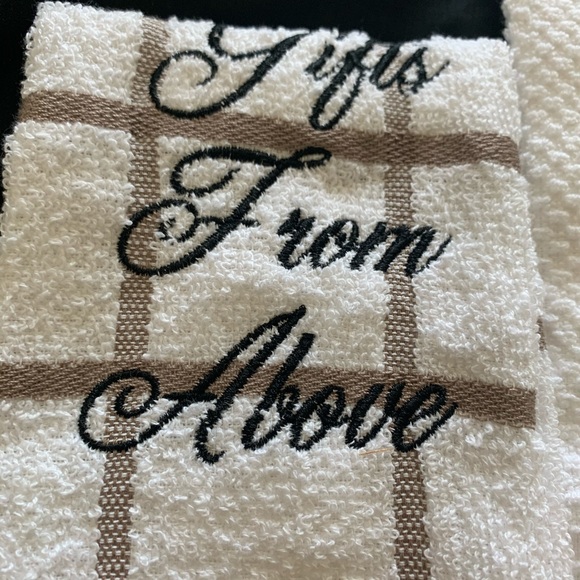 Embroidery kitchen towel with wash cloth. - Picture 3 of 3